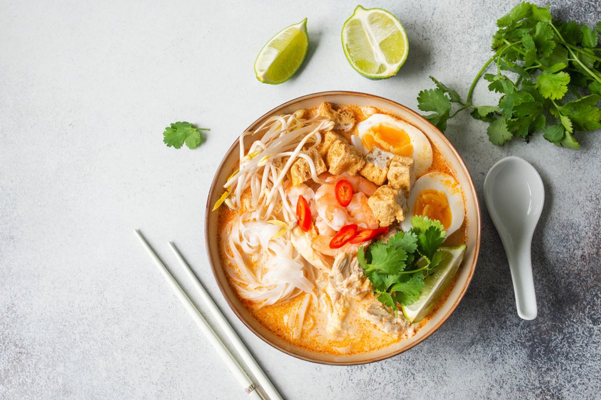 Laksa (Malaysian/Singaporean Spicy Noodle Soup with Curry or Tamarind Base)